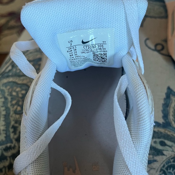 Women’s Nike Air Max - Picture 4 of 4